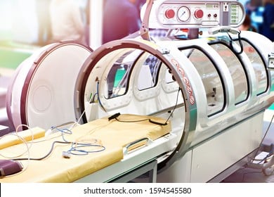 Hyperbaric oxygen chamber