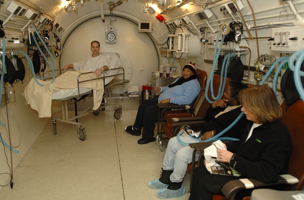 Multiplace hyperbaric chamber